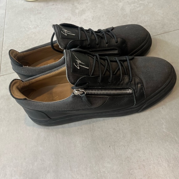 Men’s Casual Sneakers